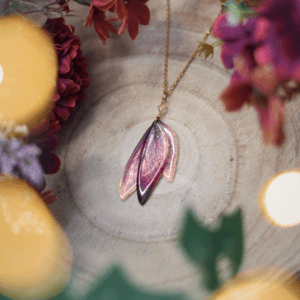 Collier ailes de fée bordeaux